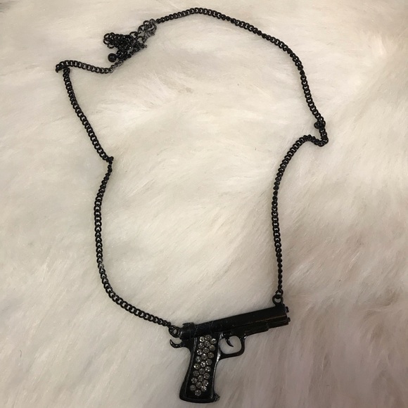 Jewelry - Gun necklace ! ❤️